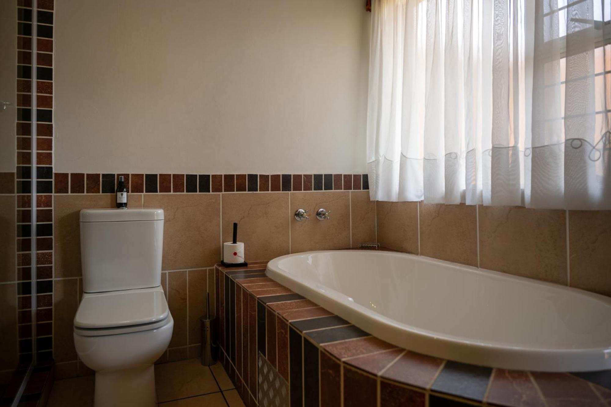 Asante Guest House Vanderbijlpark Exterior foto